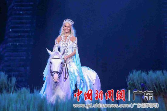 吴昕41岁状态好绝啊，离开快乐大本营后怎么越来越有少女感了