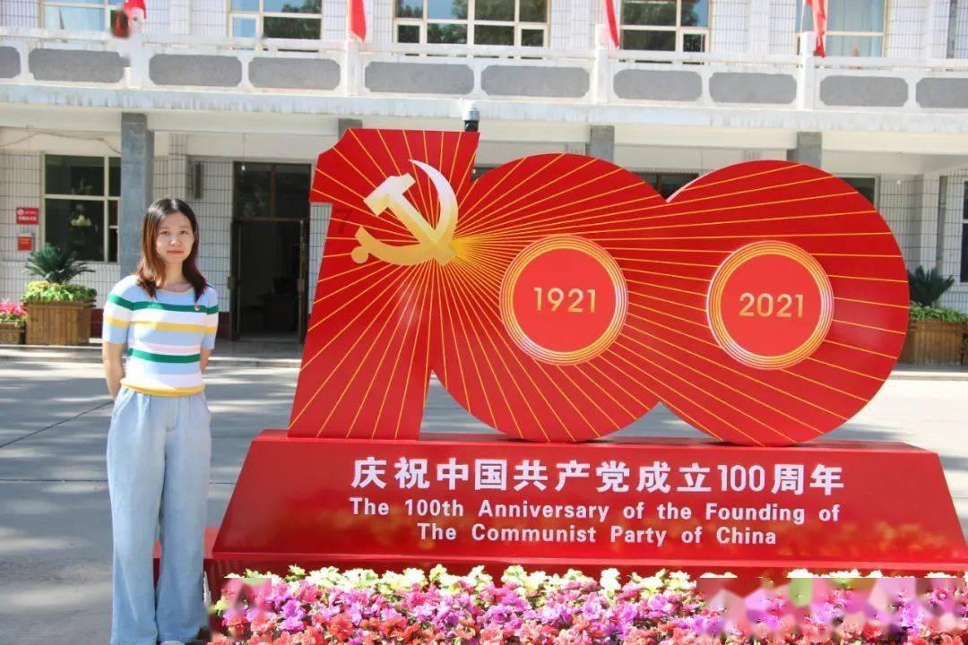 徐璐穿衣真胆大，穿连衣裙亮相，美出新高度，她到底是怎样搭配的呢？游戏画面